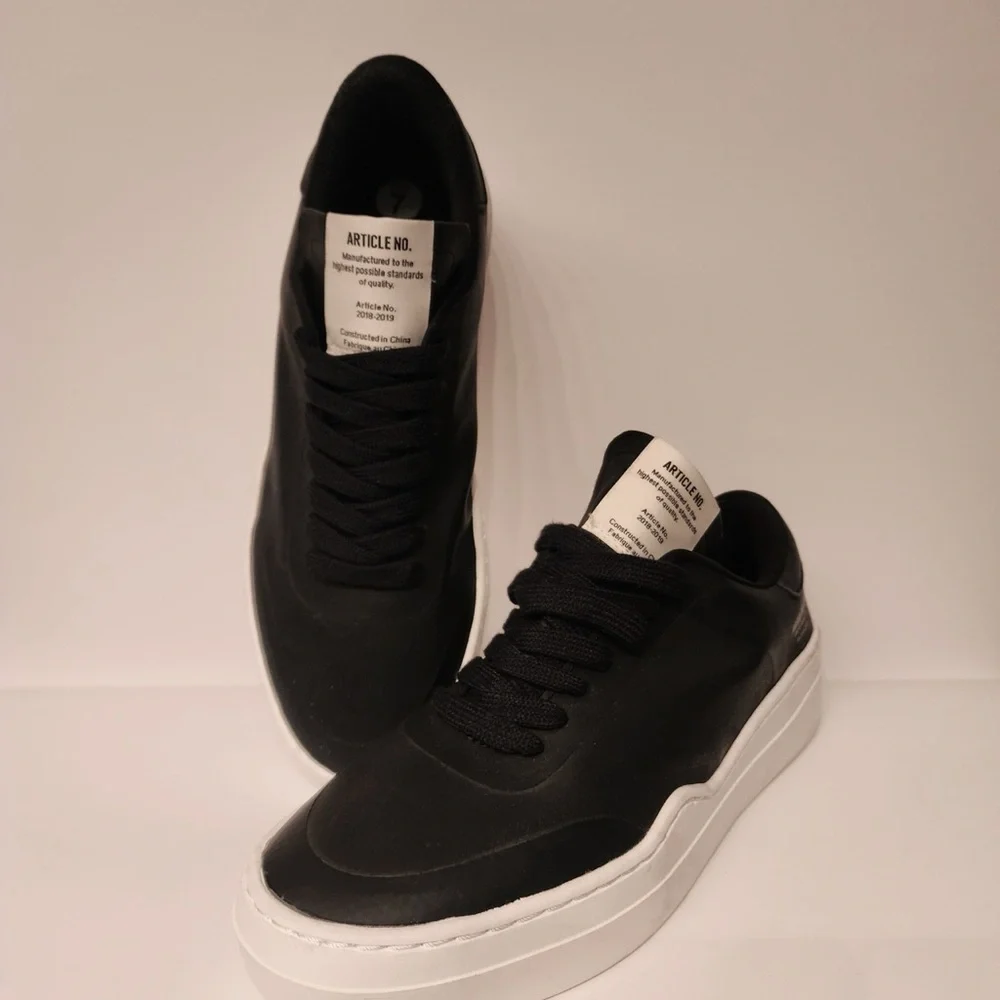 Article No. Black Casual Running Low-Top Sneakers Men’s Black & White Size 7